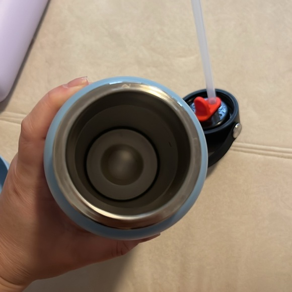 Hydro Flask 40 oz with Flex Straw Lid in Rain - Picture 3 of 5